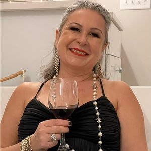 Meet your Posher, Helen